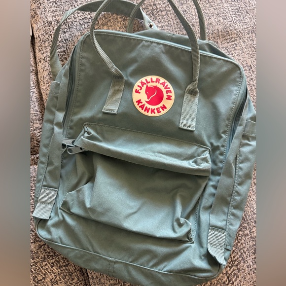 FJALLRAVEN Kånken Backpack Blue Like New! - Picture 2 of 8